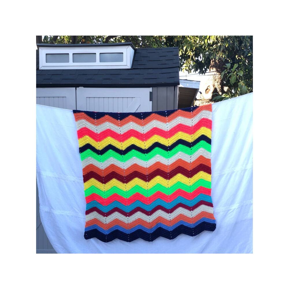 Handmade Crochet Afghan / Throw Blanket Vintage Crazy Zig Zag Wave 53 X 62